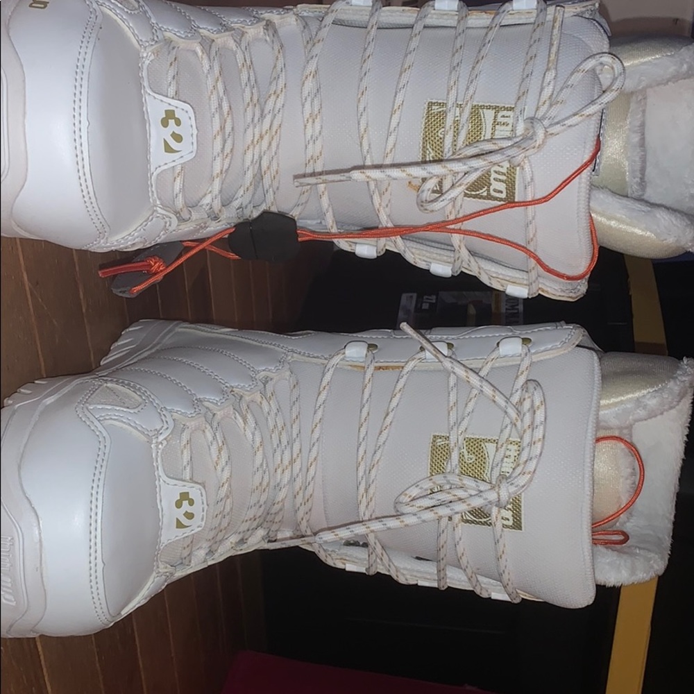 Thirty two snowboard shoes